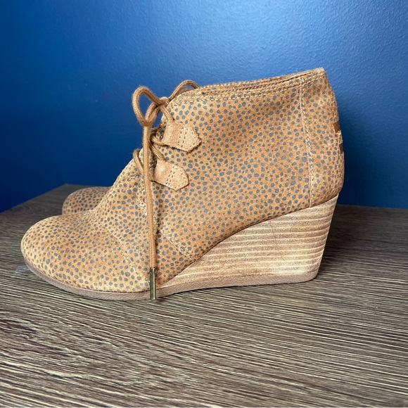 Womens TOMS Kala Tan Mini Cheetah Suede Booties Boot Wedge Size 6.5 Lace Up - Picture 14 of 14